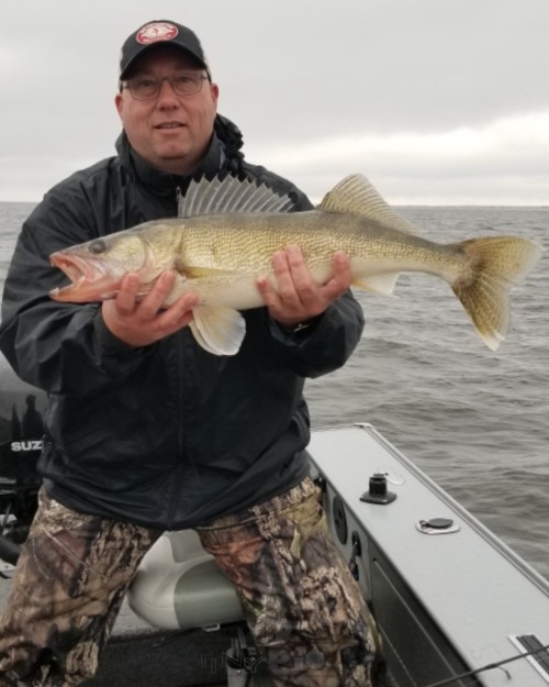 Nice-fall-walleye-Sportsmans-Lodge.jpeg